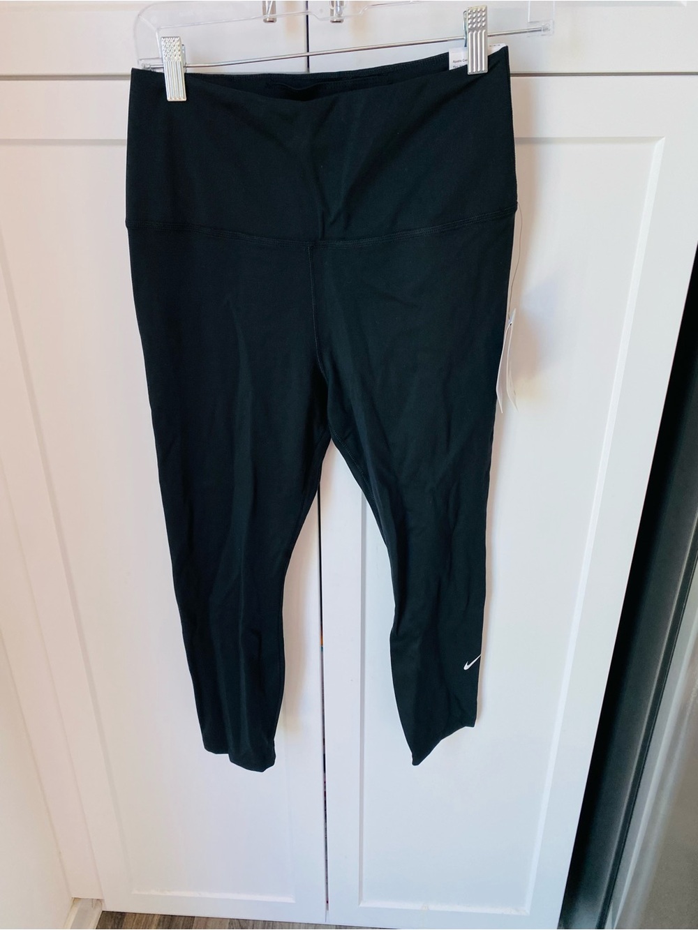 Nike womens air tight high rise cropped medium leggings black new with tag